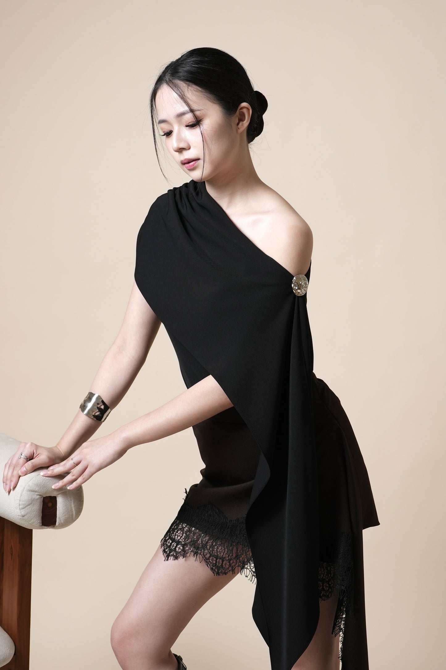 OFFICIAL CRUE - Manor Cape Top
